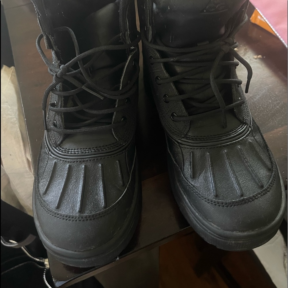 Black ACG Nike boots youth size 7y